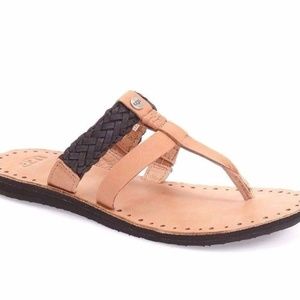 UGG BRAIDED LEATHER THONG SANDALS Size 10